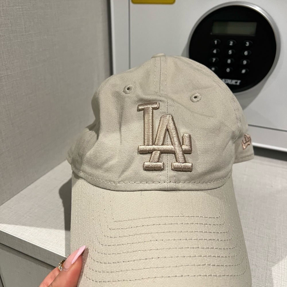 Aritzia Cream LA Logo Cap